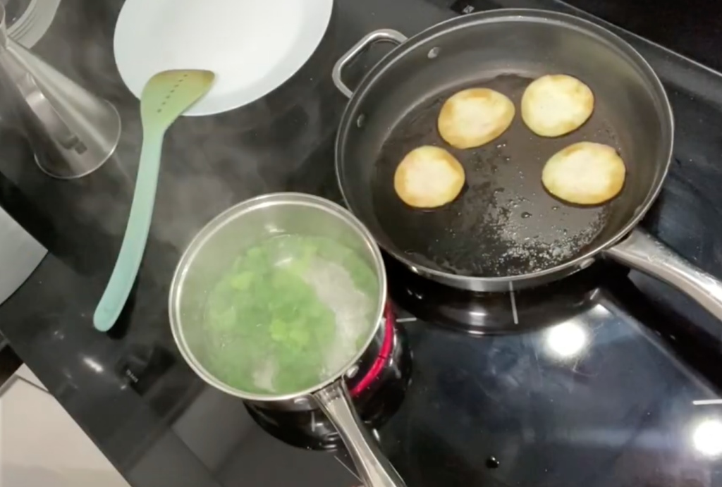 DORAR LA BERENJENA PARA LA MUSAKA