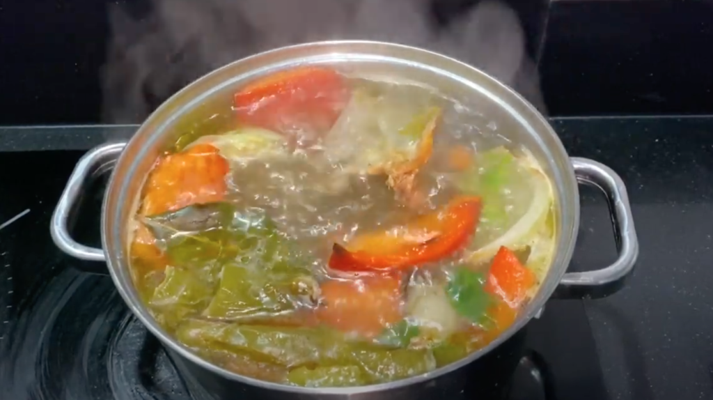 POLLO AL CURRY RECETA Y RECETA DEL CALDO DE POLLO CON VERDURAS