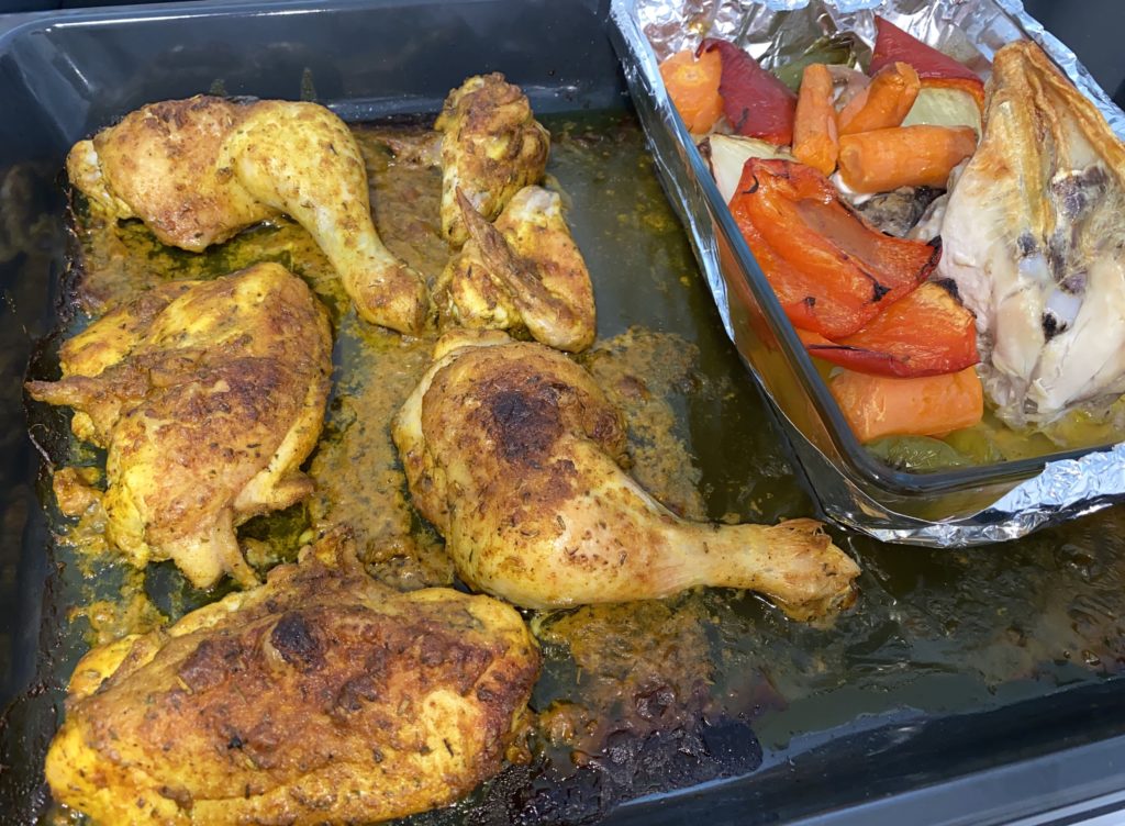 POLLO AL CURRY RECIEN SALIDO DEL HORNO, QUE COLOR MAS RICO