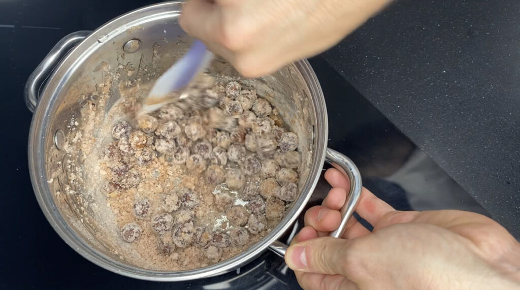 BROWNIE DE CHOCOLATE, GARRAPIÑADO