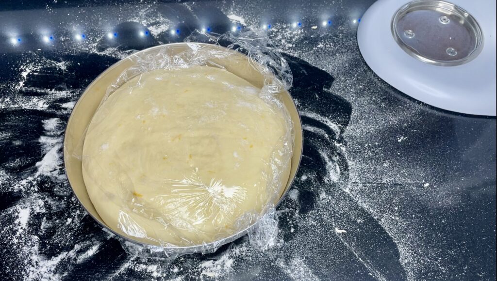 PRIMERA FERMENTACIÓN DEL  ROSCÓN DE REYES