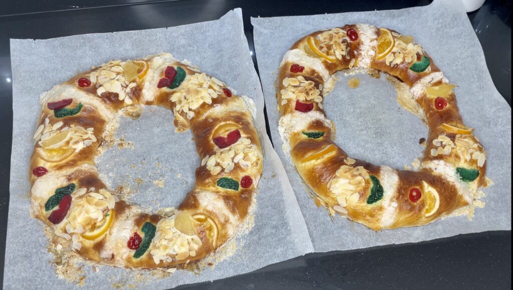 ROSCÓN DE REYES RECIEN HORNEADO